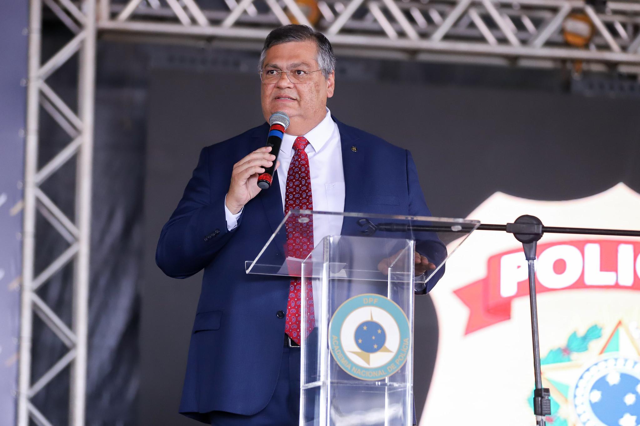 Dino afirma que pedir&aacute; investiga&ccedil;&atilde;o sobre agentes p&uacute;blicos