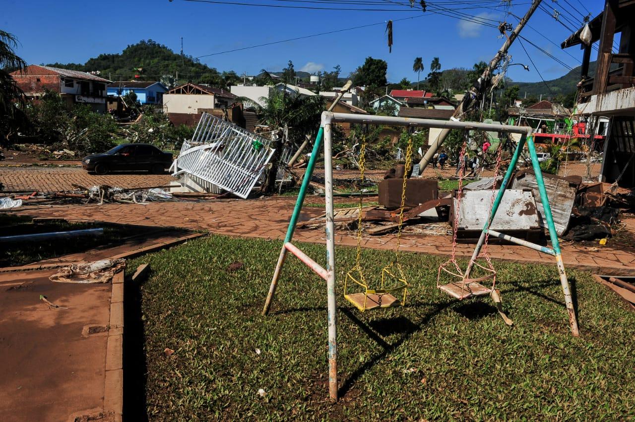&Aacute;gua come&ccedil;a a ceder e Roca Salles ganha marcas da enchente 