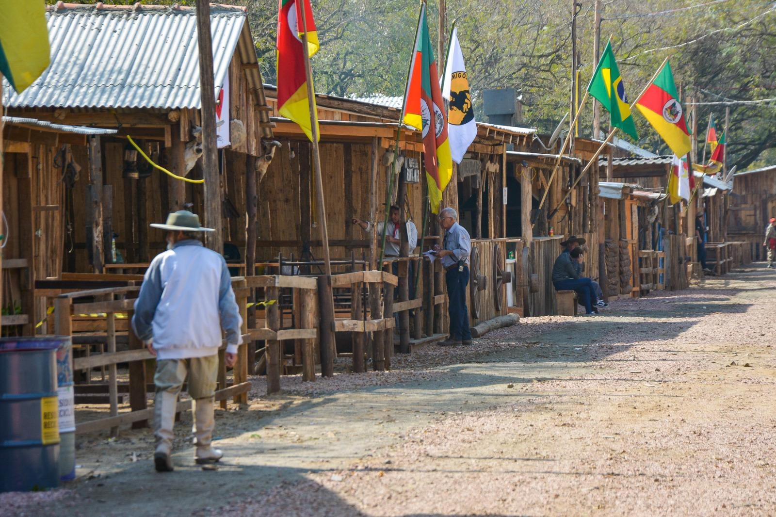 Chuva atingiram o acampamento Farroupilha no centro de Porto Alegre