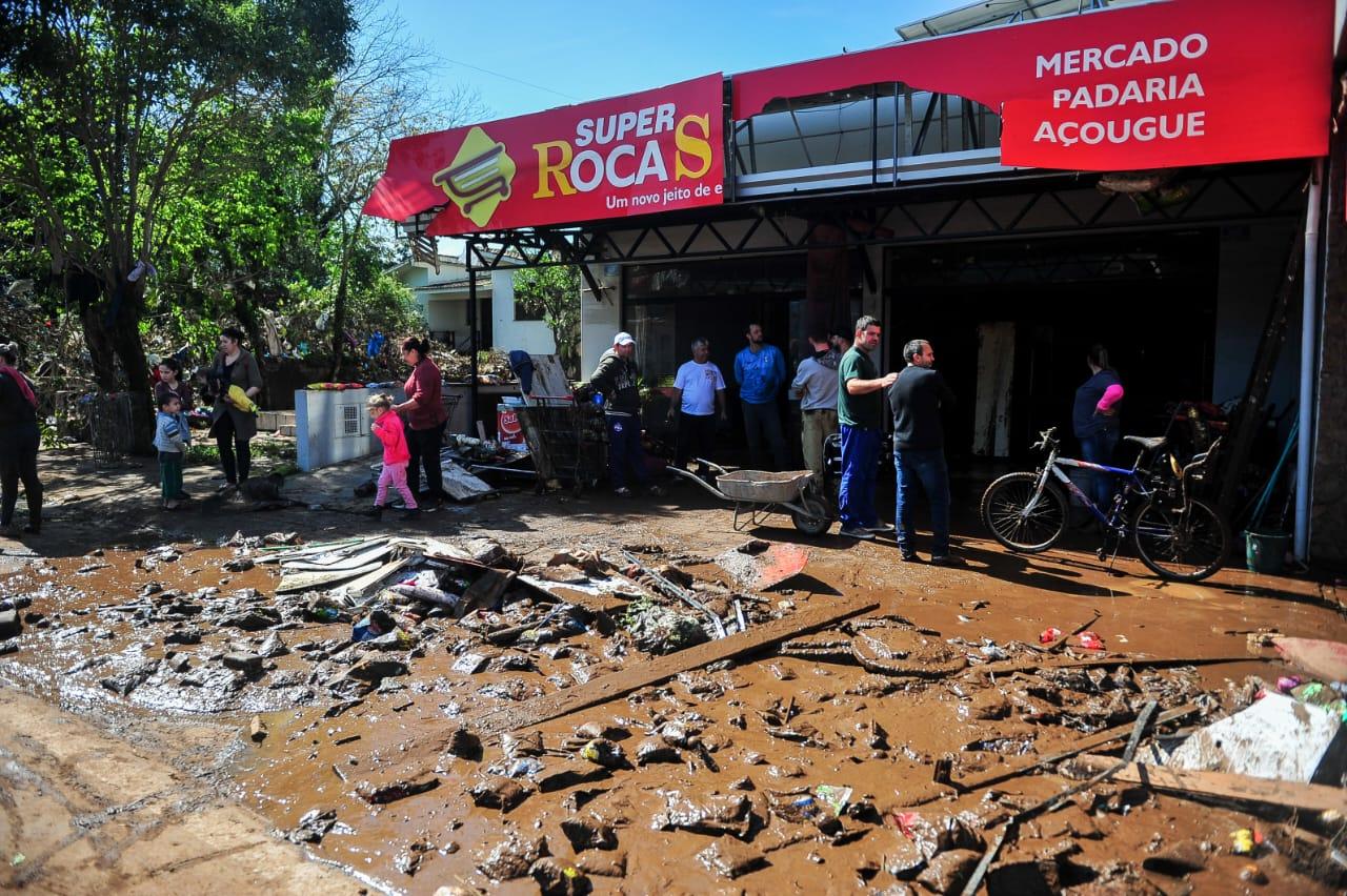 Dono de &uacute;nico supermercado da cidade relata preju&iacute;zos de pelo menos R$ 2 milh&otilde;es 