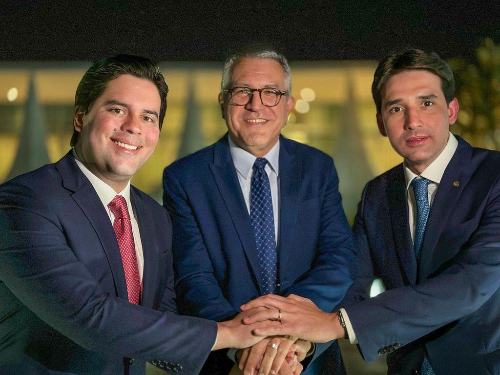  Andr&eacute; Fufuca (&agrave; esquerda) e Silvio Costa Filho (&agrave; direita)