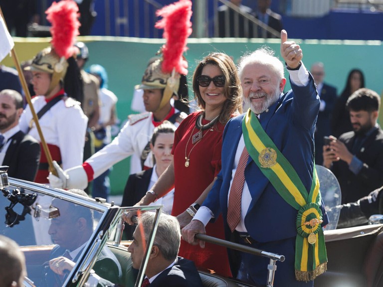 Lula desfilou no Rolls Royce presidencial acompanhado da primeira-dama, Janja Lula da Silva Lula desfilou no Rolls Royce presidencial acompanhado da primeira-dama, Janja Lula da Silva