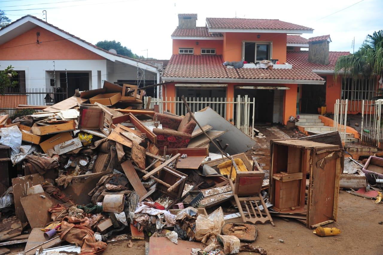 Munic&iacute;pios j&aacute; podem solicitar repasses para atendimento &agrave; popula&ccedil;&atilde;o, restabelecimento de servi&ccedil;os essenciais e reconstru&ccedil;&atilde;o de moradias e infraestruturas destru&iacute;das pelo desastre