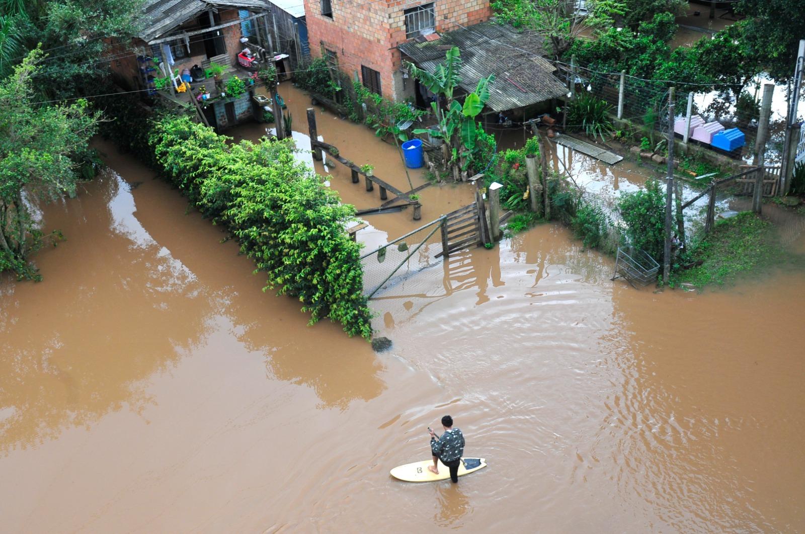 Porto Alegre mant&eacute;m alerta para chuva com rio Gua&iacute;ba acima de 2,41 metros 