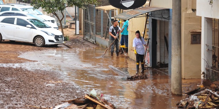RS tem série de prejuízos após enchentes RS tem série de prejuízos após enchentes