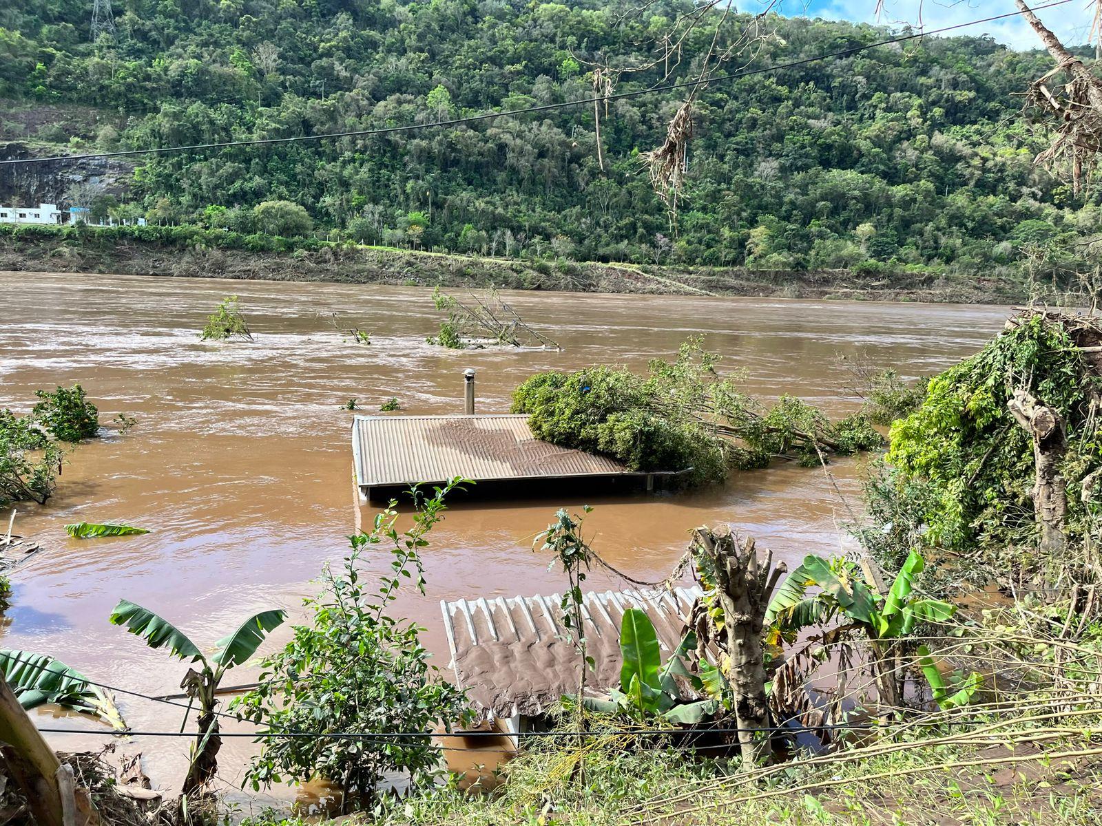 A Defesa Civil local atendeu 360 pessoas e registrou 115 casas inundadas e 200 danificadas