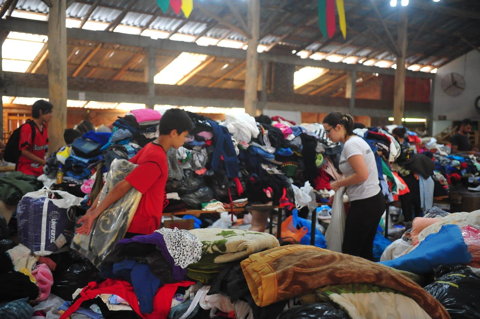 Al&eacute;m de comida, itens mais procurados s&atilde;o roupas de cama e colch&otilde;es