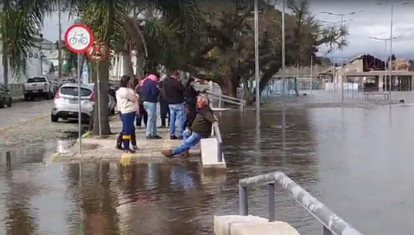 Rio Jaguar&atilde;o come&ccedil;ou a transbordar na tarde desta sexta-feira