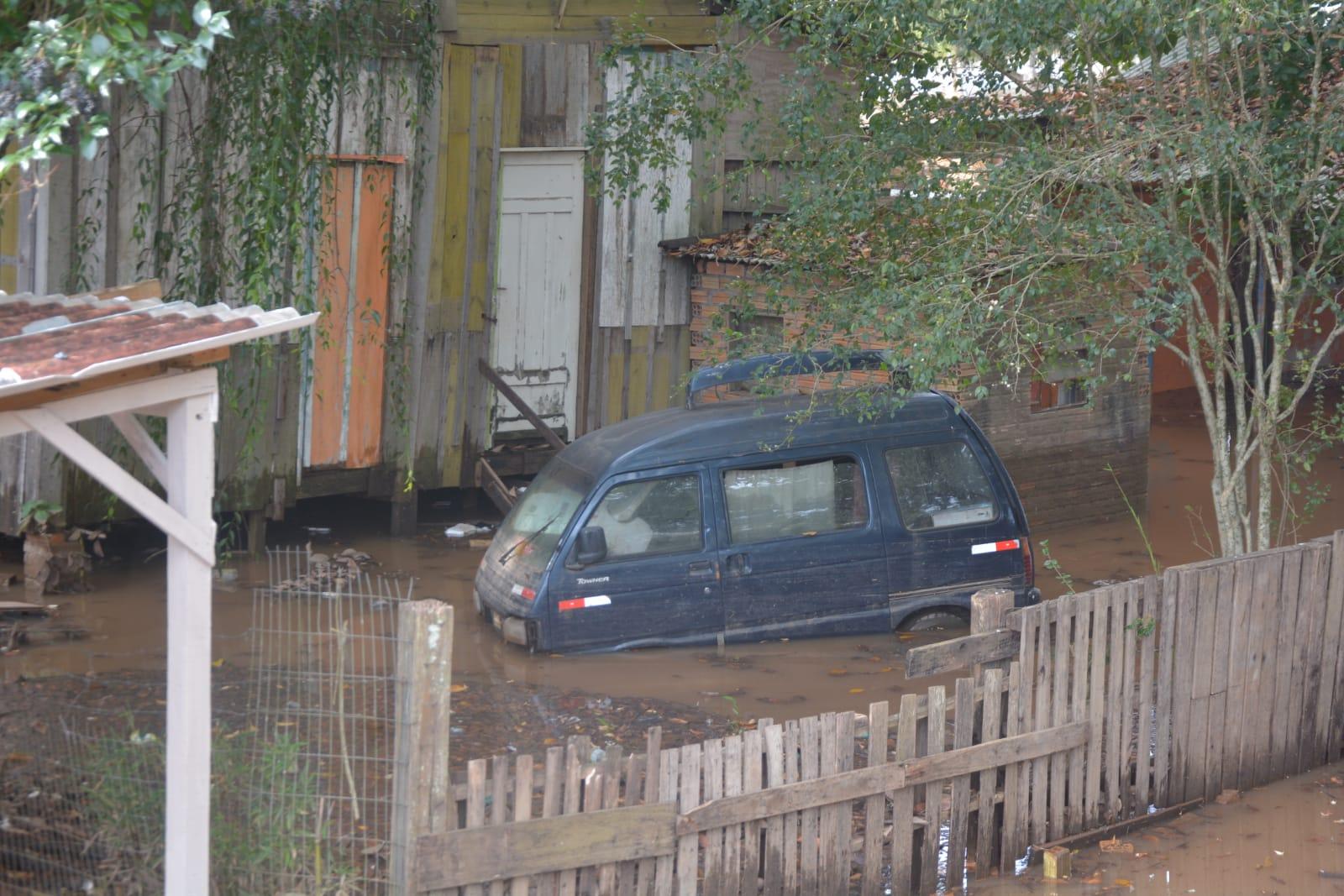 Cidades tentam se recuperar dos danos