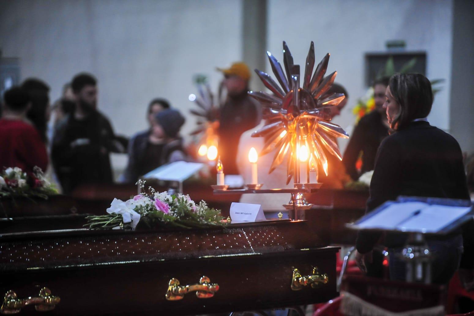 Vel&oacute;rio coletivo ocorre em Vespasiano Corr&ecirc;a