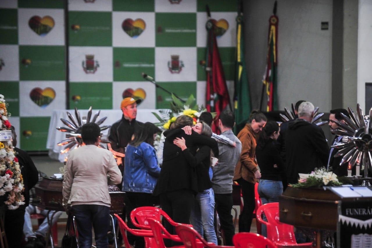 Vel&oacute;rio coletivo ocorreu neste s&aacute;bado em Vespasiano Corr&ecirc;a