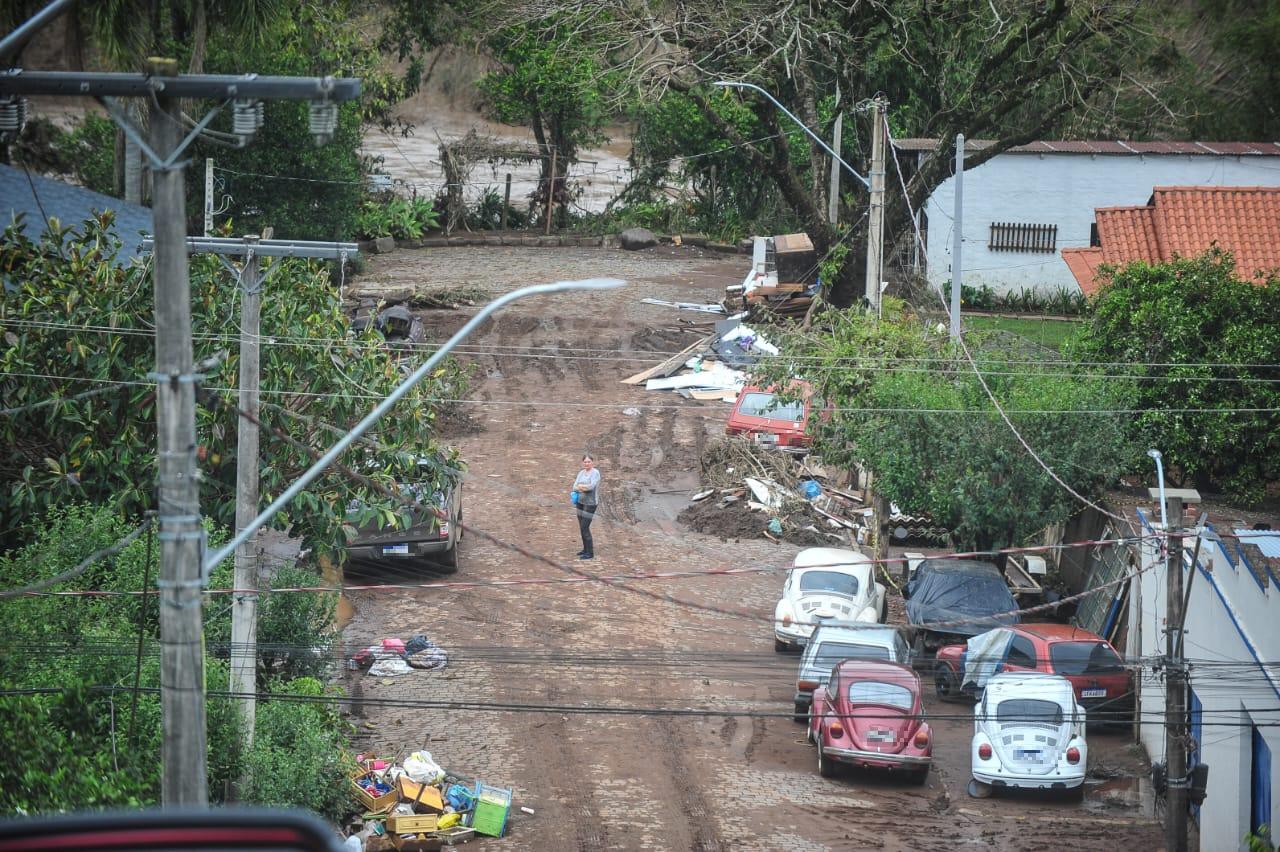 Chuvas deixam mais de 40 mortos no RS 