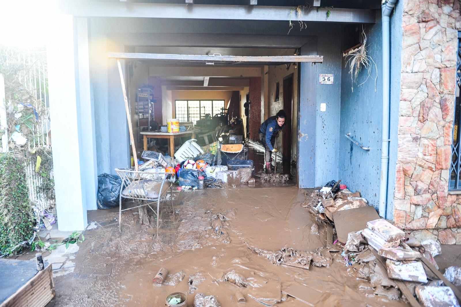 Decreto detalha aux&iacute;lio financeiro a atingidos pelas enchentes no RS 