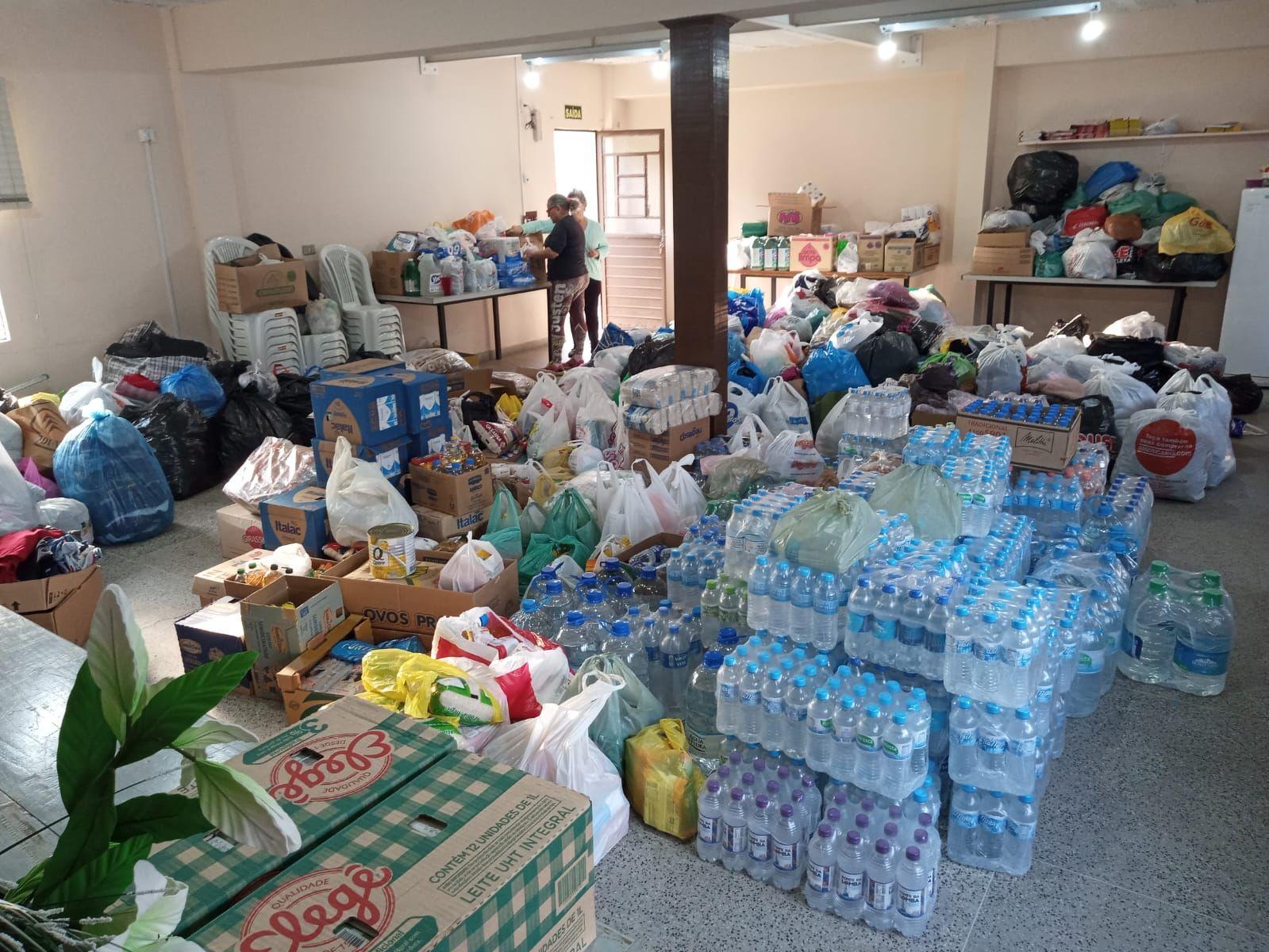 Mantimentos n&atilde;o param de chegar