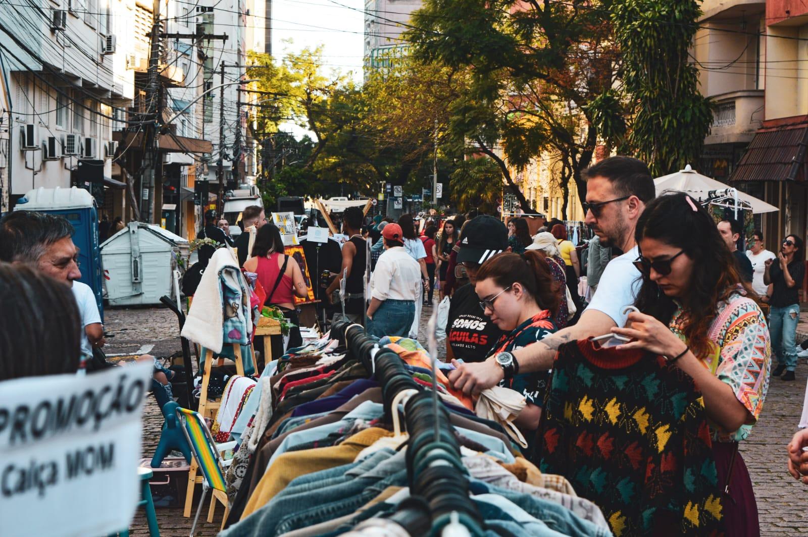 Coletivo de Rua re&uacute;ne m&uacute;sica, arte e gastronomia na galeria  Pax Pop-up 4D