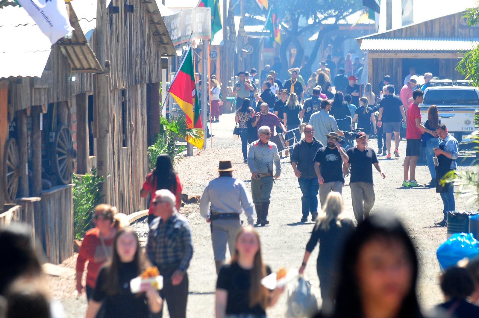 Sol e temperaturas amenas contribu&iacute;ram para o grande movimento na manh&atilde; deste s&aacute;bado