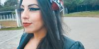 Mell se parece muito com a cantora inglesa e para os shows conta com toda a caracterização da Diva, incluindo cabelo, maquiagem e todas as tatuagens icônicas
