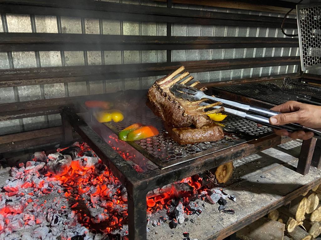 Carne foi assada na parrilla