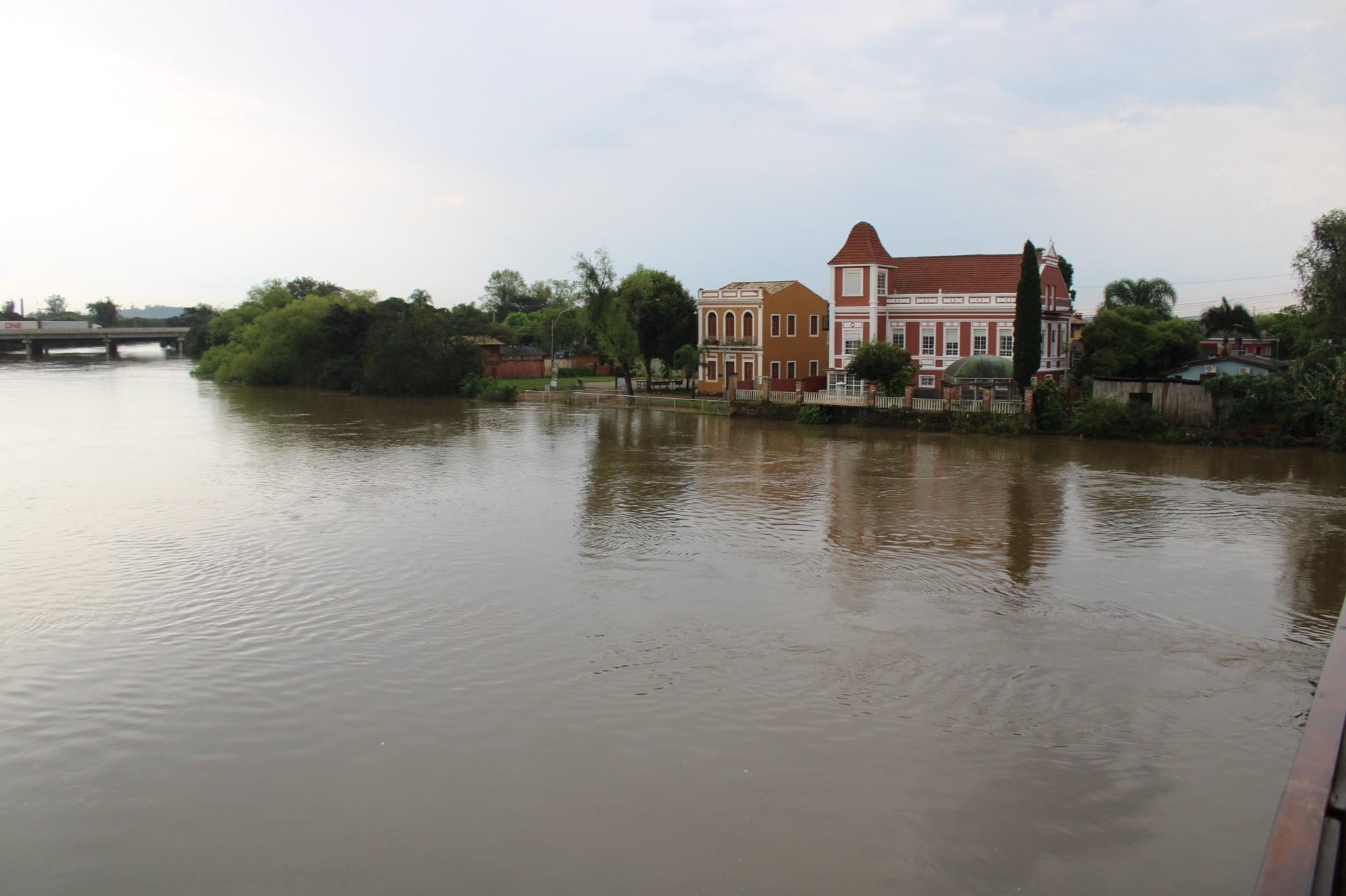 N&iacute;vel do rio ainda n&atilde;o representa riscos para os munic&iacute;pios 
