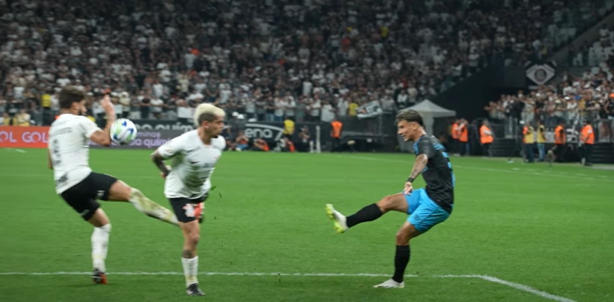 Gr&ecirc;mio foi prejudicado com o erro do Var 