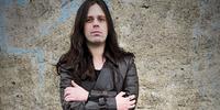 Músico, cantor, compositor e pianista também mostrará alguns sons autorais
