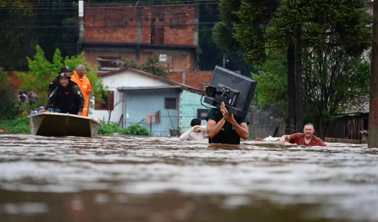 Enchentes causaram destrui&ccedil;&atilde;o e perdas de documentos