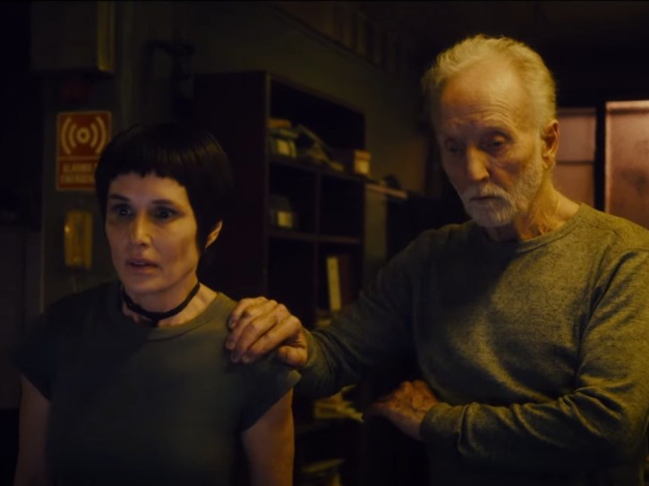Jigsaw e Amanda se reencontram para dar uma lição em vigaristas, que enganam pessoas moribundas Jigsaw e Amanda se reencontram para dar uma lição em vigaristas, que enganam pessoas moribundas