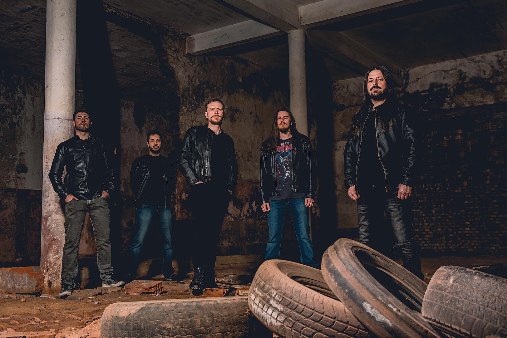 A banda garante estar trabalhando arduamente para entregar um material de qualidade, se cercando de &oacute;timos profissionais em todas as etapas do novo disco