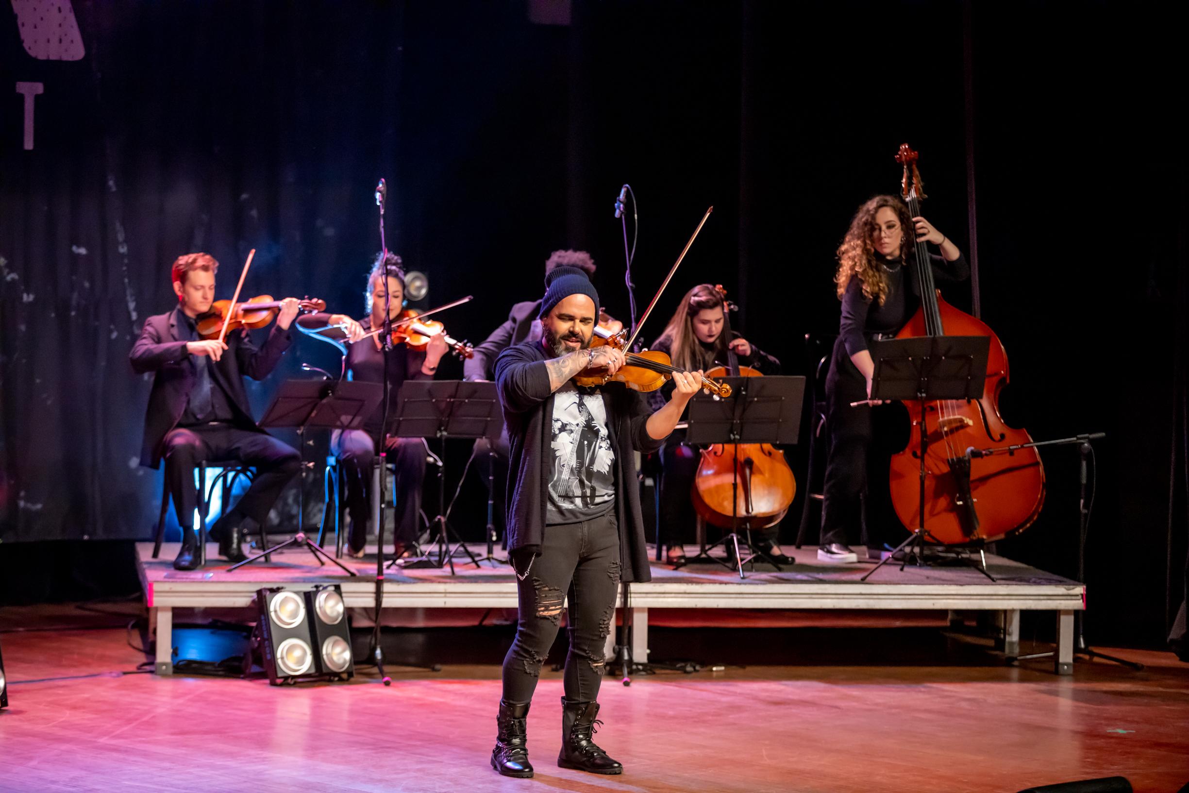 Luciano Reis estar&aacute; no palco unindo m&uacute;sica cl&aacute;ssica e Rock&rsquo;n&rsquo;Roll