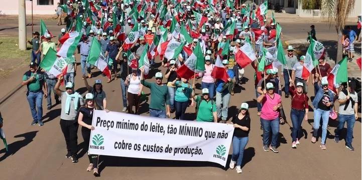 Em agosto, pecuaristas fizeram passeata at&eacute; aduana de Porto Xavier