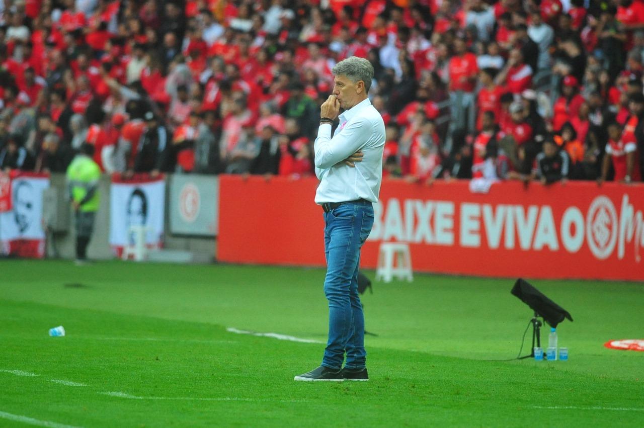 Renato deixou o Beira-Rio direto para o aeroporto Salgado Filho