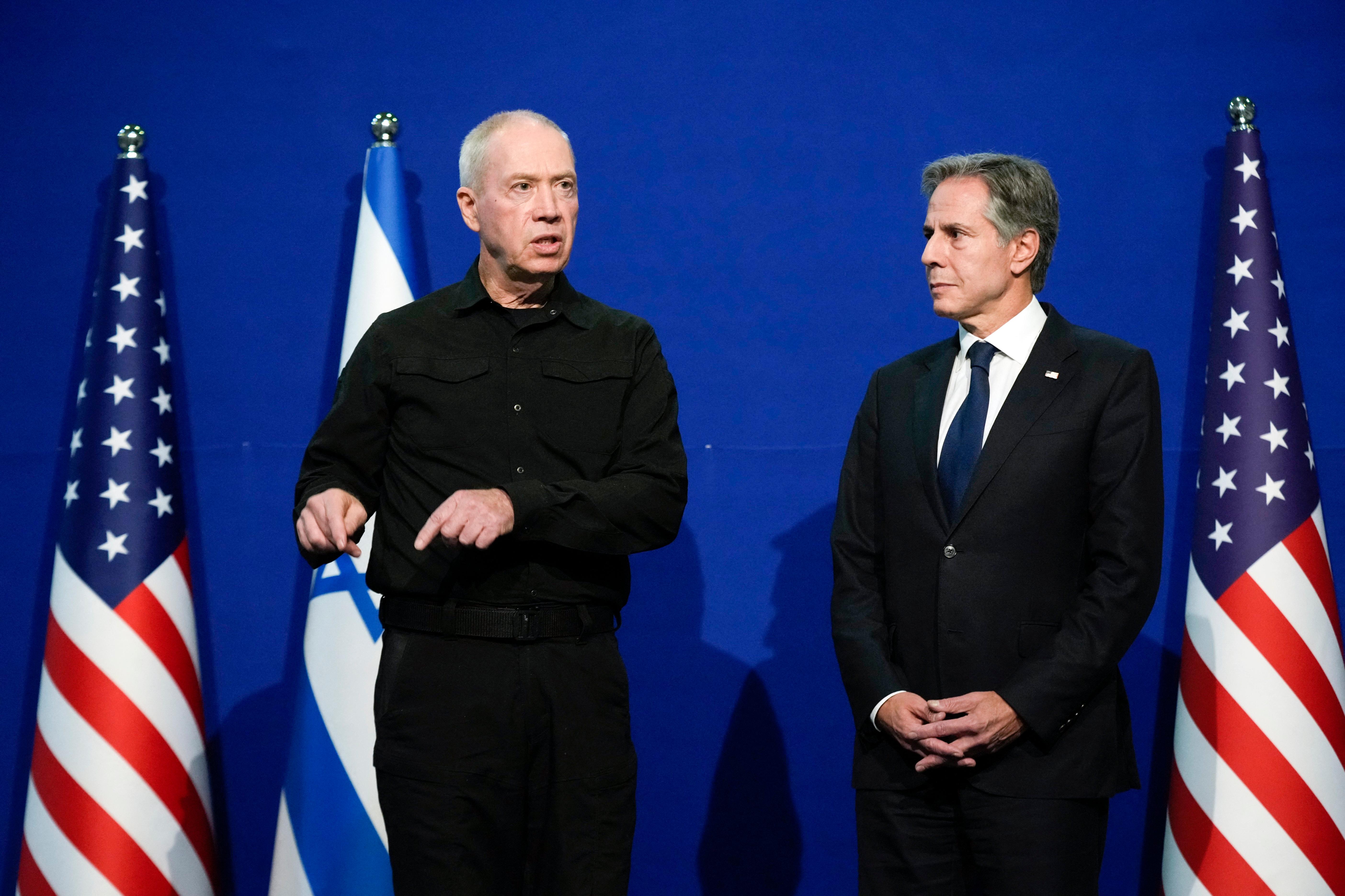 "Deixe-me dizer, ser&aacute; uma guerra longa, o pre&ccedil;o ser&aacute; alto, mas venceremos, por Israel, pelo povo judeu e pelos valores em que nossos povos acreditam", disse Gallant a Blinken no Minist&eacute;rio da Defesa em Tel Aviv