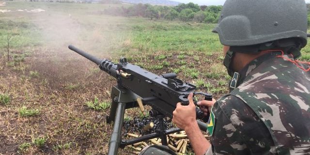 Na terça-feira, foi constatada a ausência de 13 metralhadoras calibre .50 e de oito calibre 7,62 Na terça-feira, foi constatada a ausência de 13 metralhadoras calibre .50 e de oito calibre 7,62