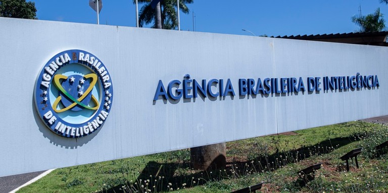 Polícia Federal investiga o caso sobre espionagem na Abin Polícia Federal investiga o caso sobre espionagem na Abin