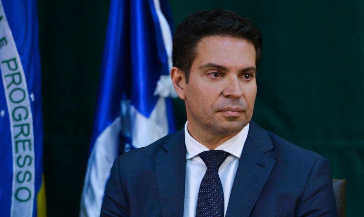  "Rogamos que as investiga&ccedil;&otilde;es prossigam atinentes a fatos, fundamentos e provas, n&atilde;o se levando por