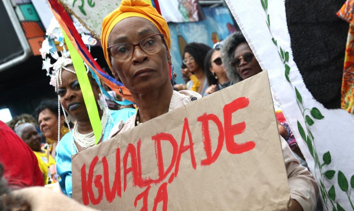 Levantamento analisou ofensas contras pessoas negras em redes sociais