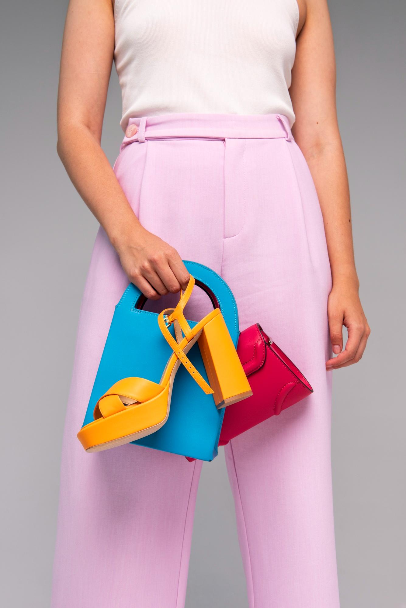 Uso de cores vibrantes e tons pastel s&atilde;o caracter&iacute;sticas do estilo Polly Pocket