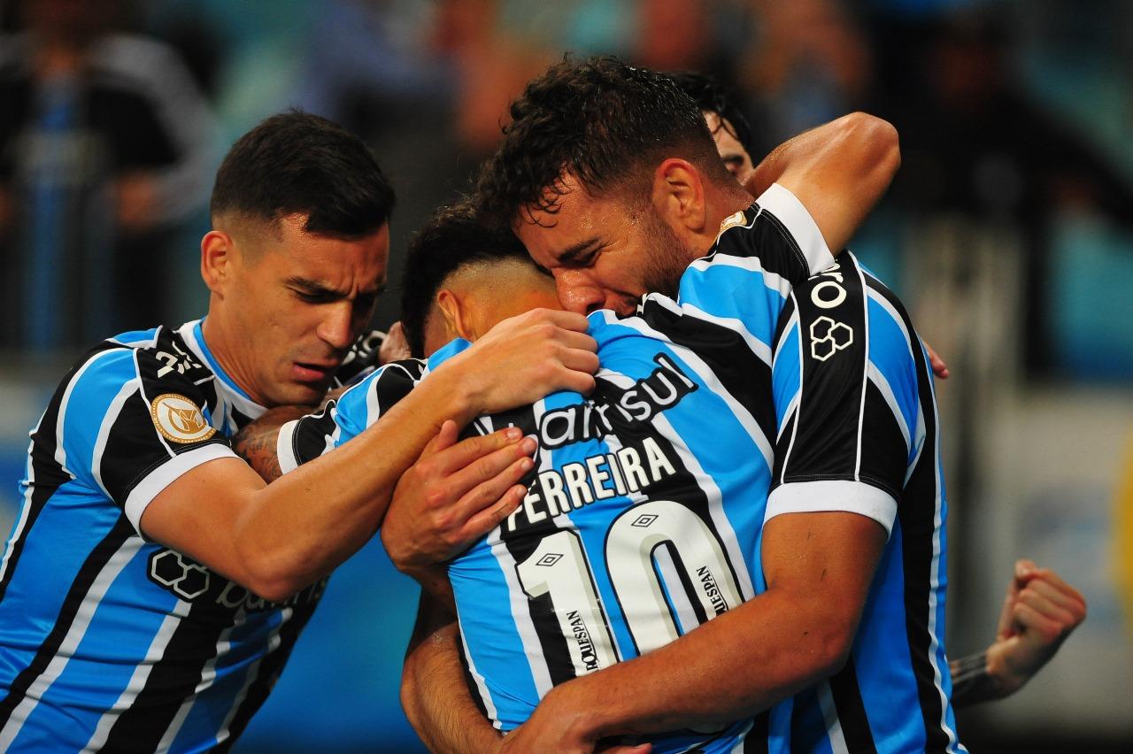 Tricolor encerra jejum de quatro jogos com virada na Arena