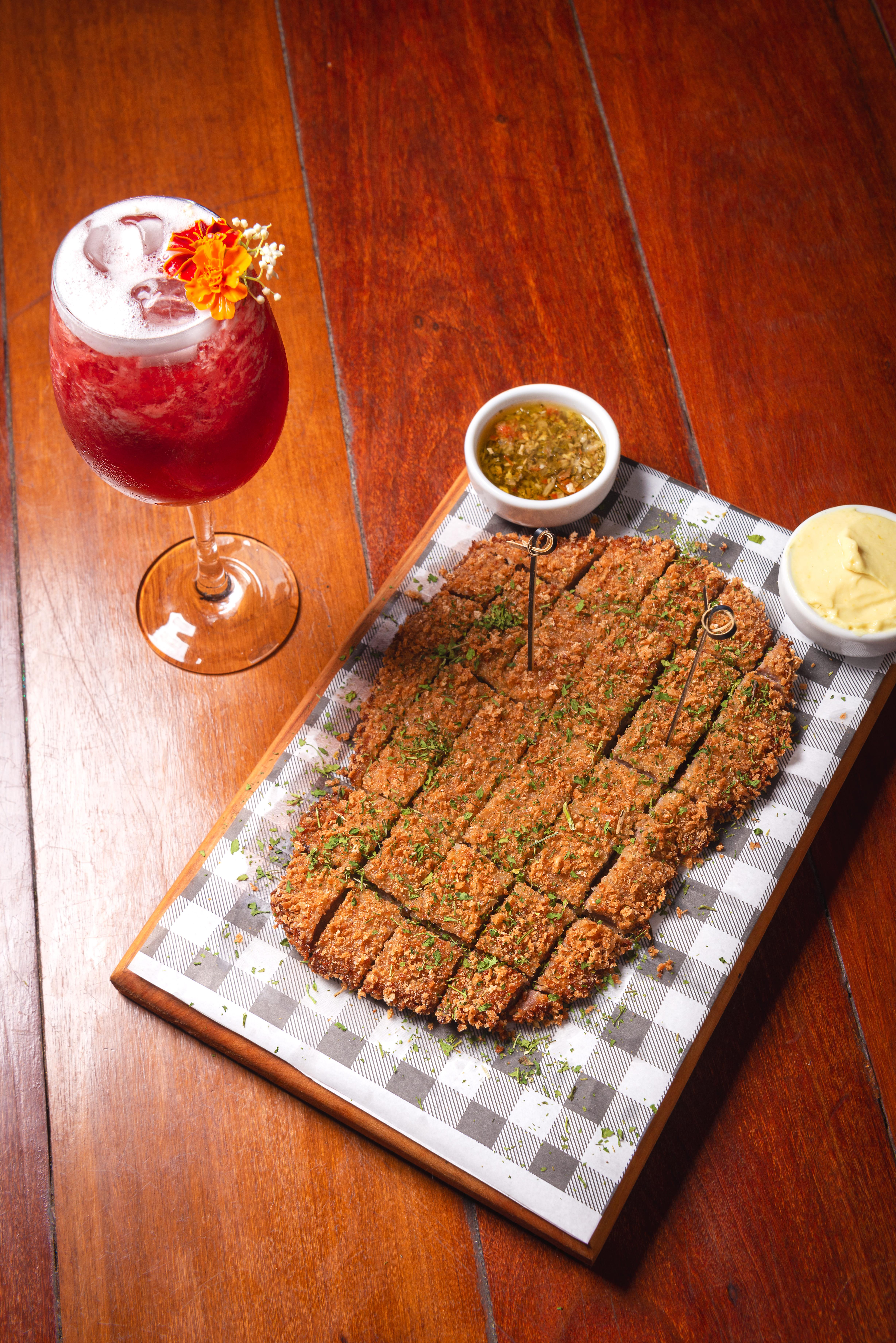 Ofert&oacute;rio participa do festival com mignon &agrave; milanesa e drink