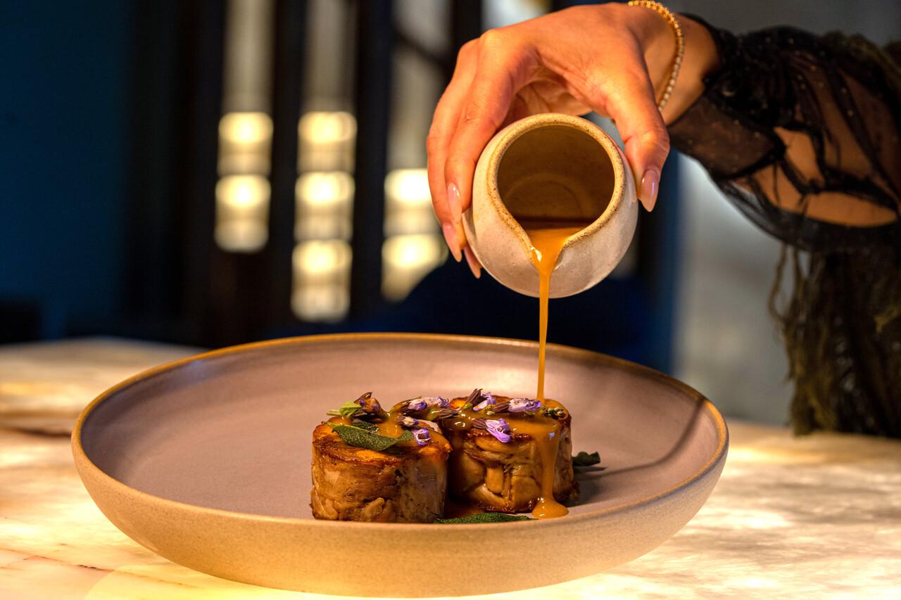 Galeto e roti de frango integra o card&aacute;pio do Ostara, em Farroupilha