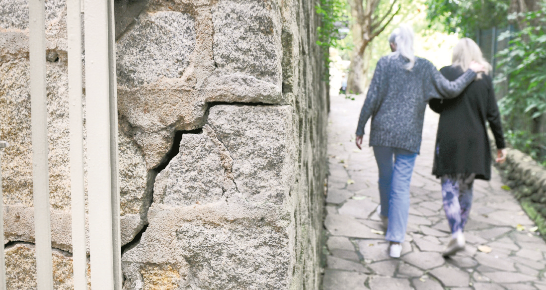Moradores relatam que, ap&oacute;s as chuvas de setembro, a situa&ccedil;&atilde;o piorou no Morro Ricaldone