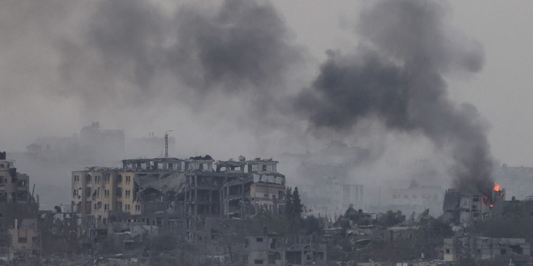 Israel faz série de bombardeios em Gaza Israel faz série de bombardeios em Gaza