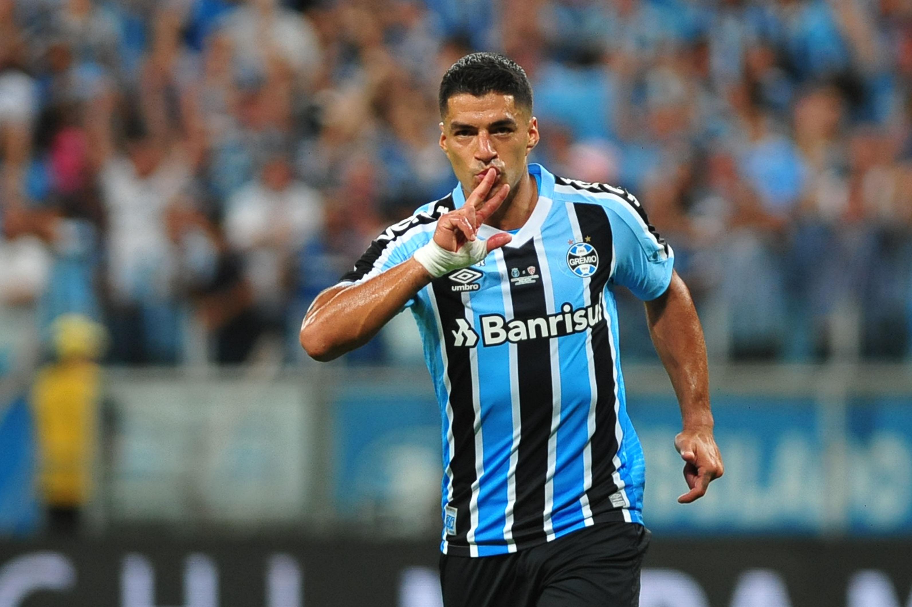 Su&aacute;rez j&aacute; fez mais gols pelo Gr&ecirc;mio que pelo Nacional, time de onde surgui para o futebol