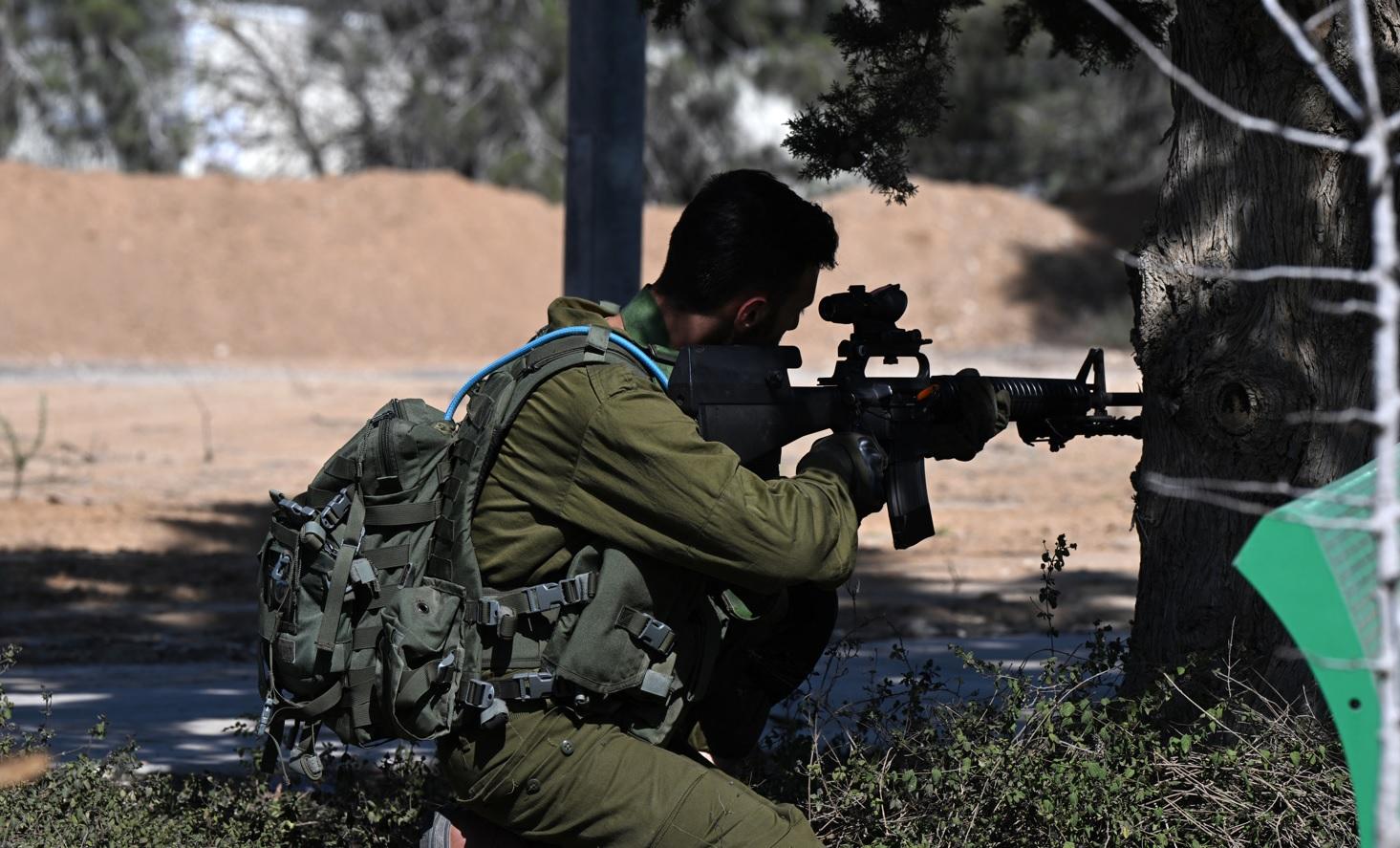 Israel envia mais tropas e se prepara para intensificar combate em Gaza 