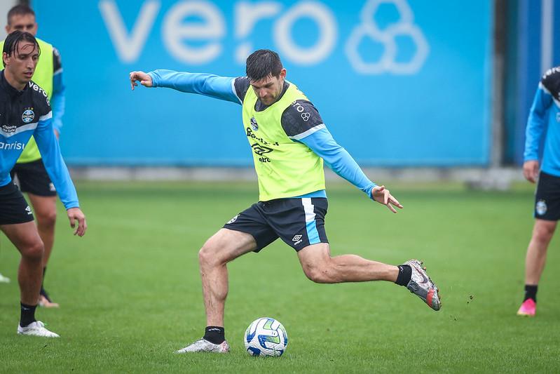 Jogador estava fora cumprindo supens&atilde;o 