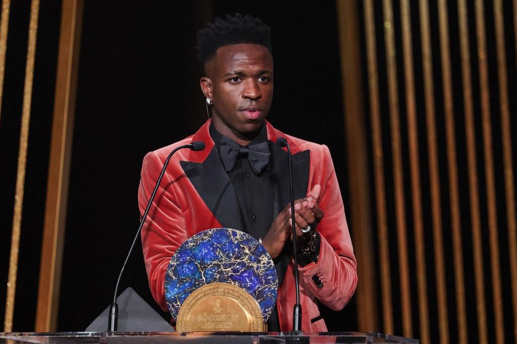 "Trabalhamos nas favelas do Brasil e estou feliz por poder ajudar os mais jovens", disse Vinicius Jr