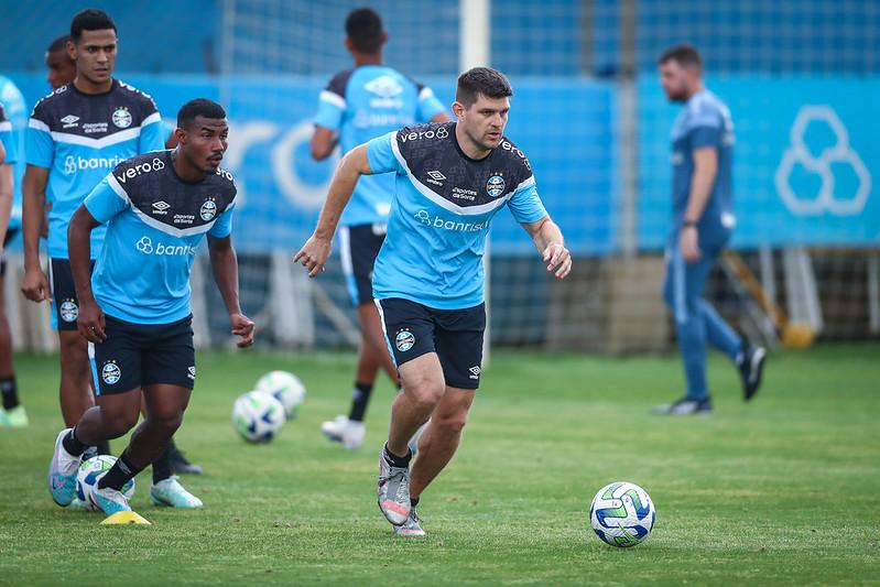 Cuiabano e Kannemann voltam a ser op&ccedil;&otilde;es para o Gr&ecirc;mio 
