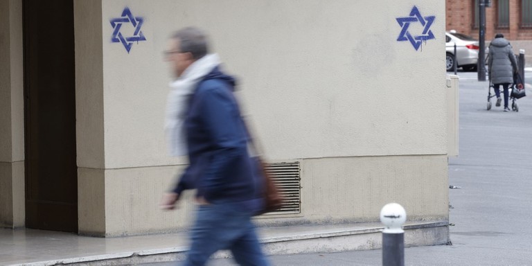 Várias Estrelas de David foram pintadas em edifícios de Paris Várias Estrelas de David foram pintadas em edifícios de Paris