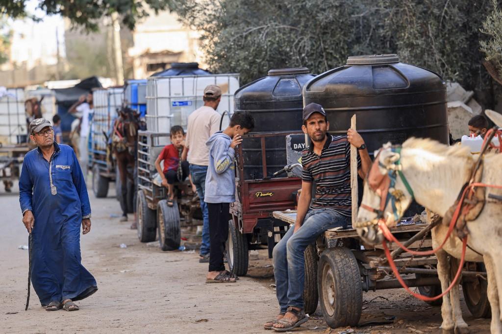 Em Kahn Yunis, sul de Gaza, popula&ccedil;&atilde;o enfrenta escassez de &aacute;gua pot&aacute;vel