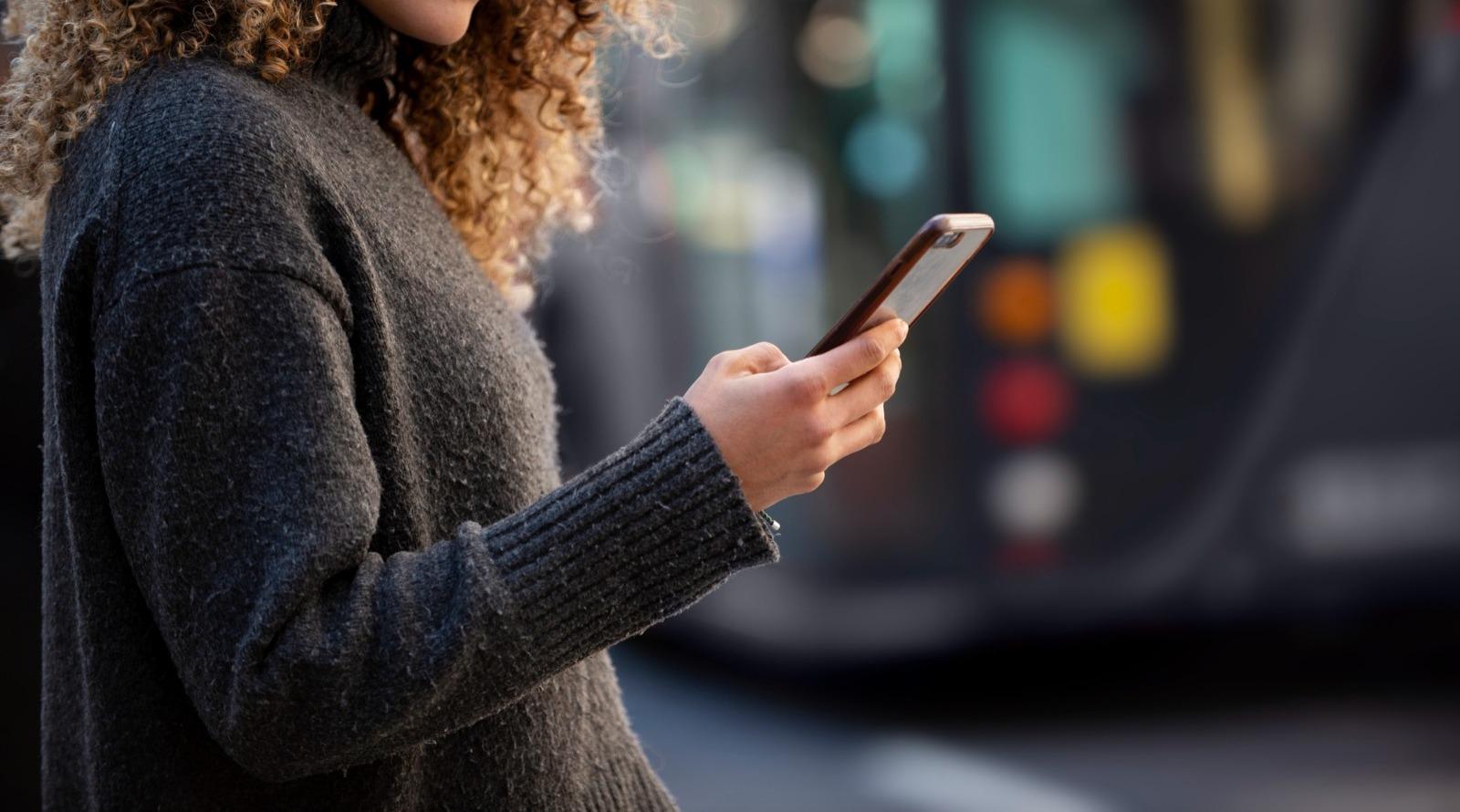 Aplicativo gratuito possibilita que as mulheres denunciem ass&eacute;dio no &ocirc;nibus em tempo real